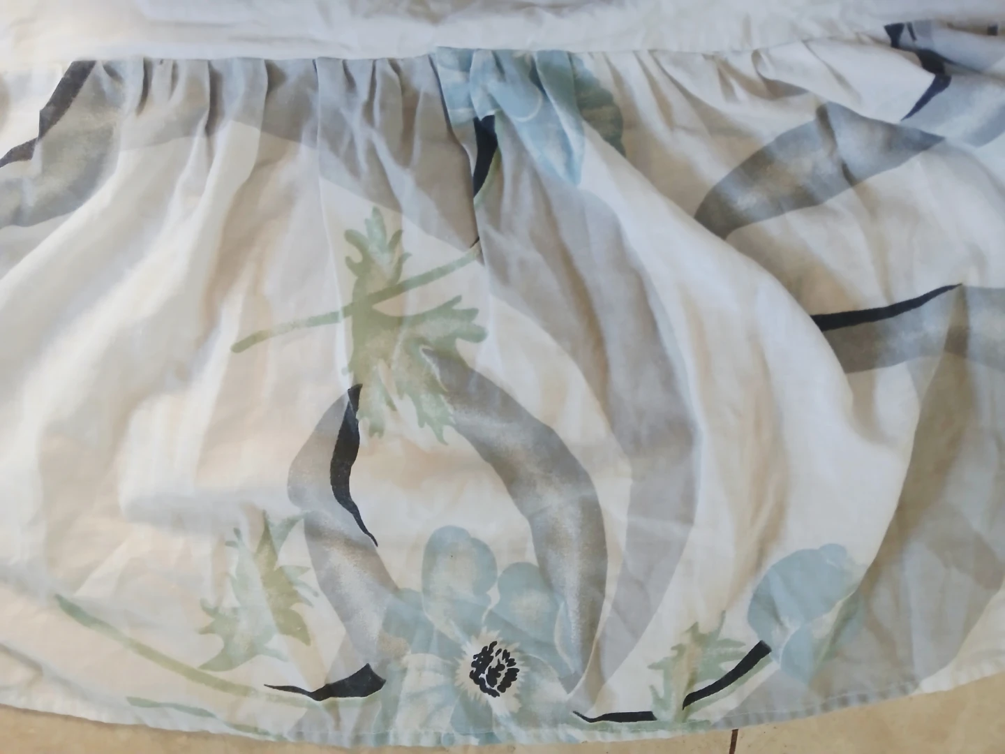 FREE Twin Size Bed Sheet with Floral Skirt - photo 2