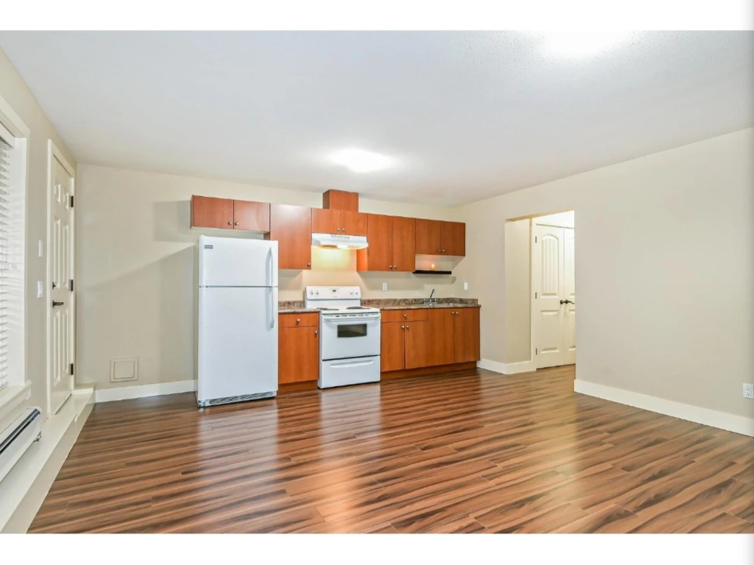 Basement for rent - photo 2