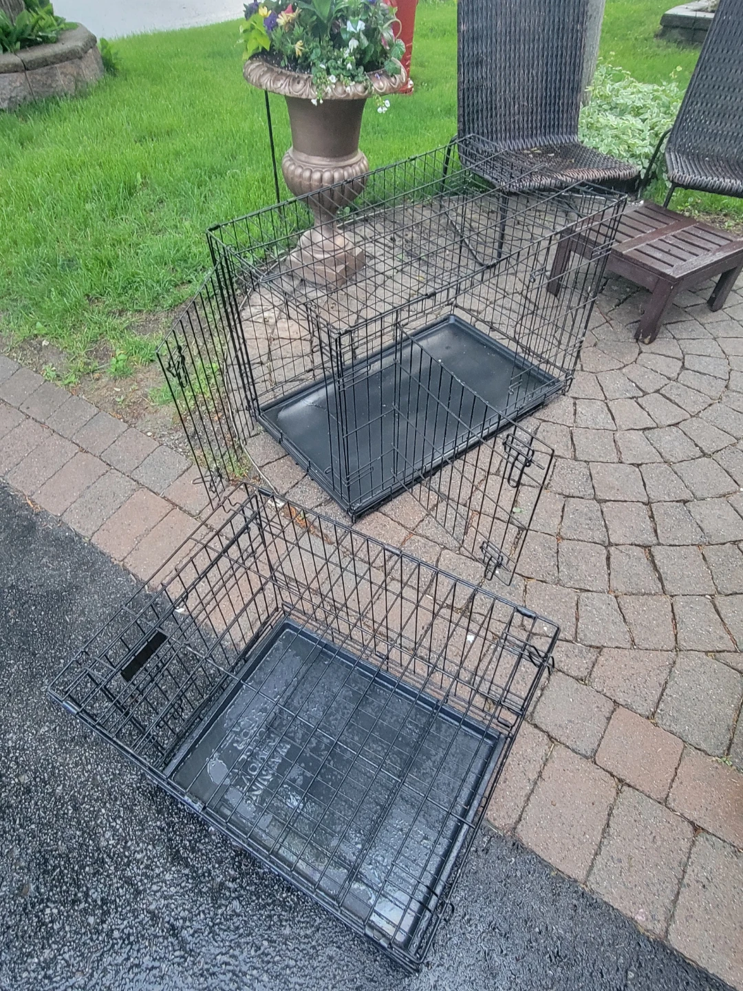 42"&48" Dog Cages with Trays & 2 gates - photo 2