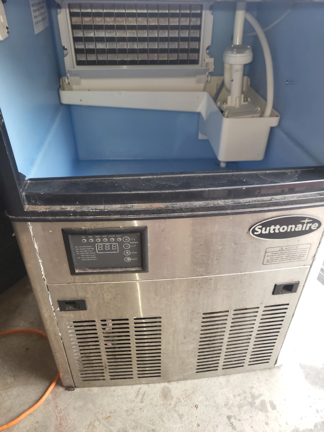 Suttonaire Commercial Ice Maker - Model 129S - photo 4