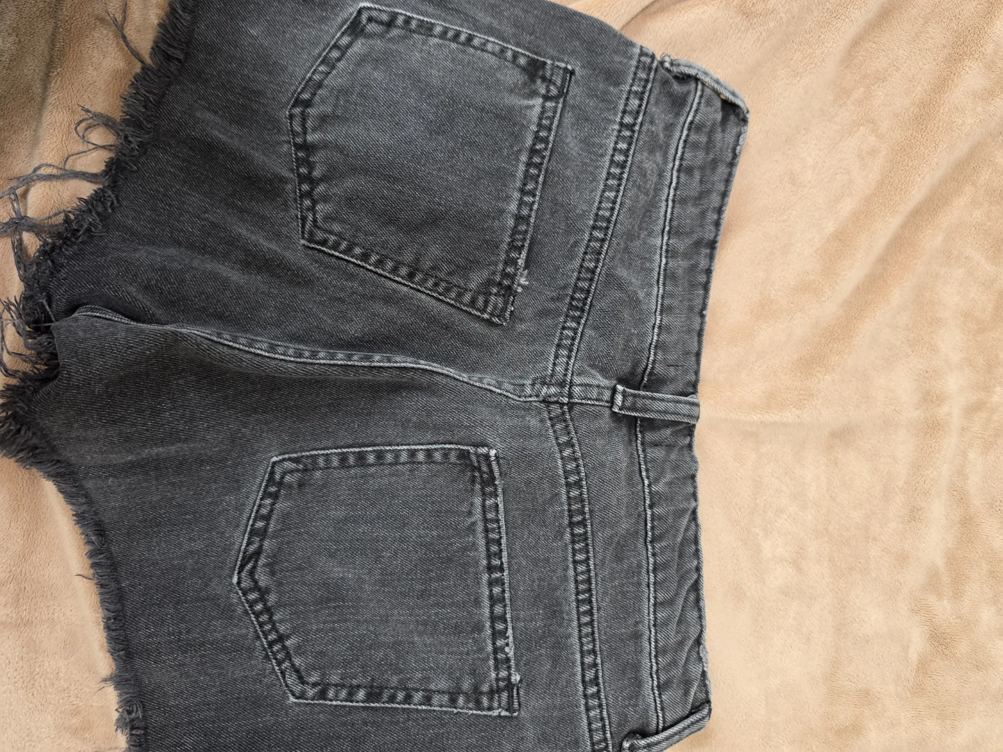 H&M Distressed Black Denim Cut-Off Shorts Size 4 - photo 2