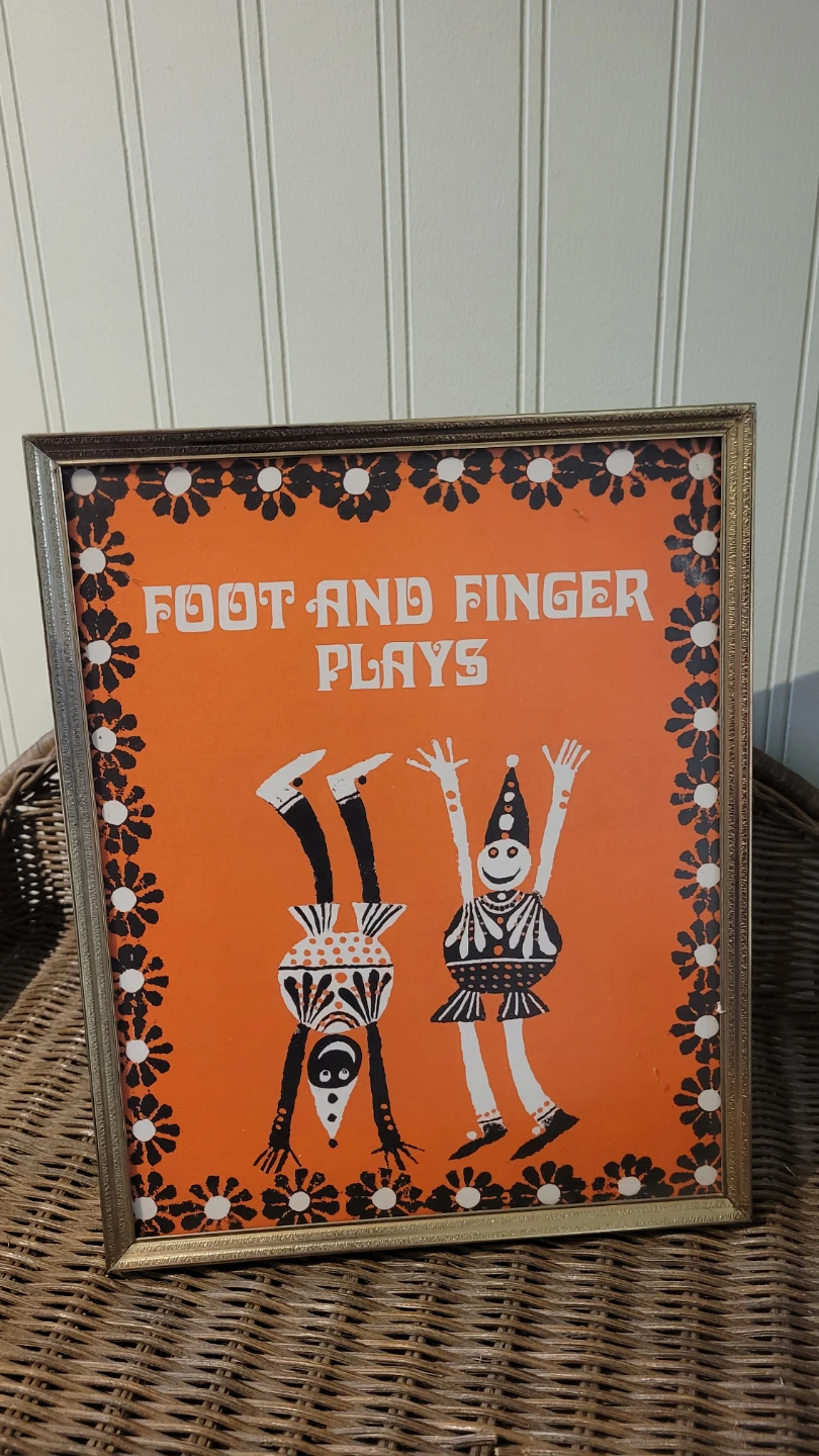Vintage "Foot and Finger Plays" Framed Art. Picture frame - photo 2