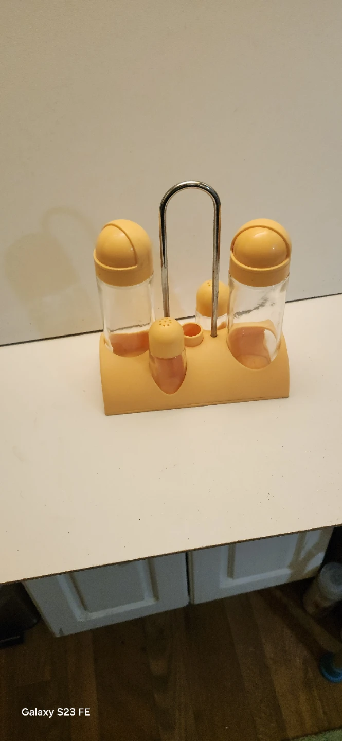 Spice Rack Set with 4 Glass Shakers