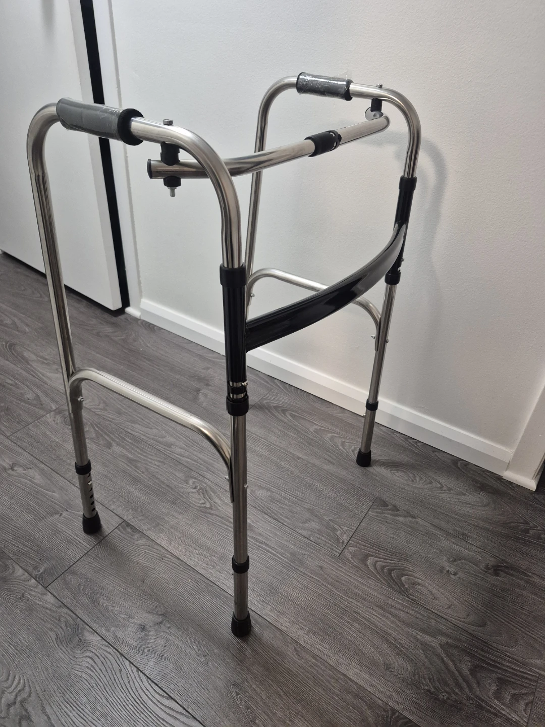 Adjustable Walker Brand New - photo 2