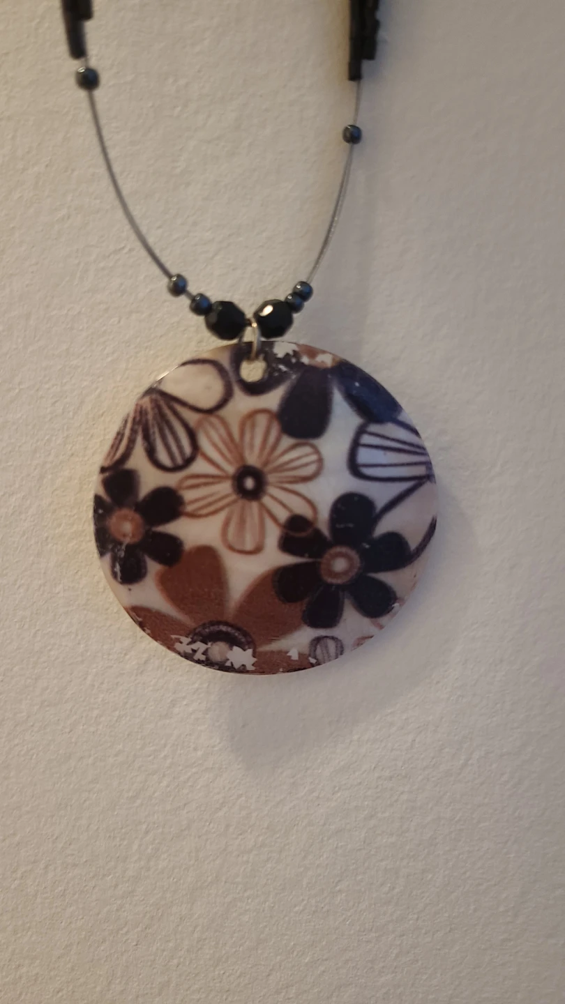 Beaded Necklace with Round Pendant - photo 2