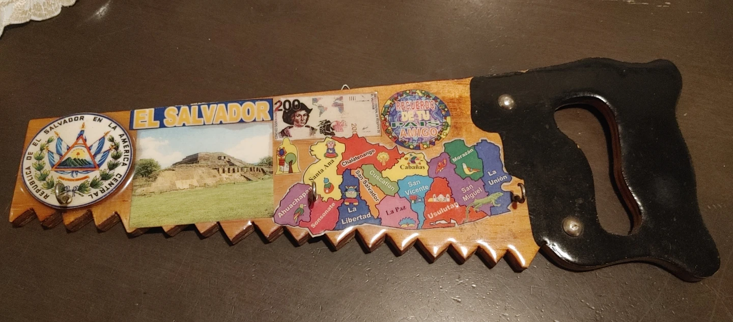 El Salvador Souvenir Saw key holder