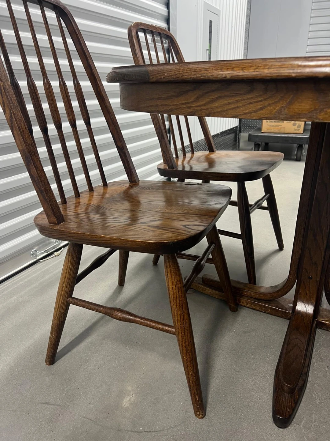 Beautiful Wooden Dining Room Table with 4 chairs. - photo 3