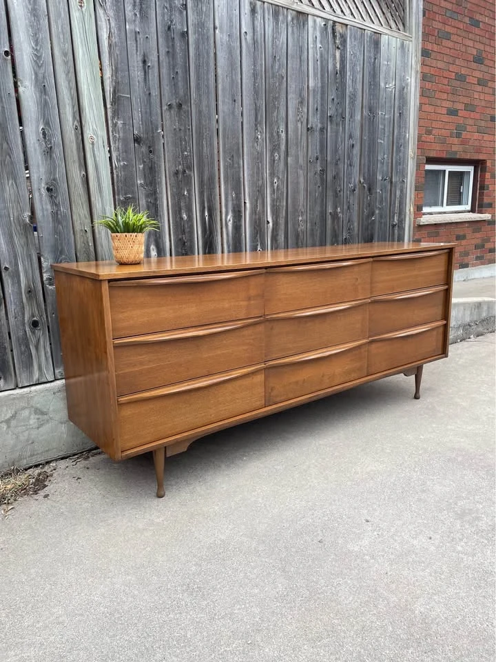 Mid-Century Modern 9-Drawer Dresser - photo 3