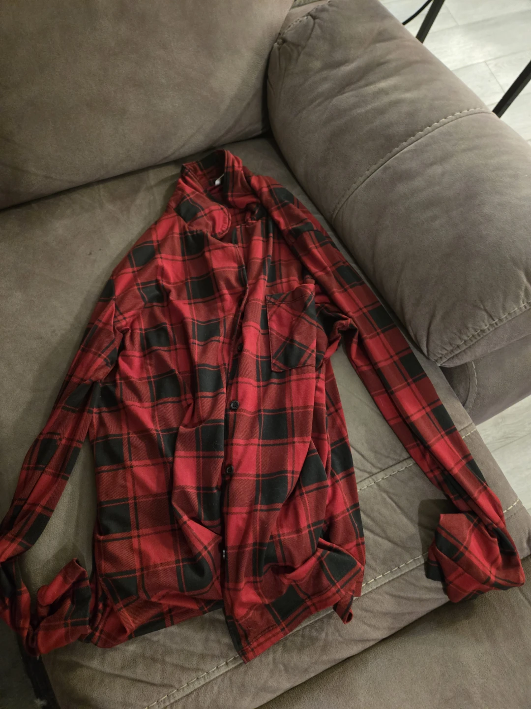 La Vie en Rose Red and Black Plaid Flannel Shirt - L/G