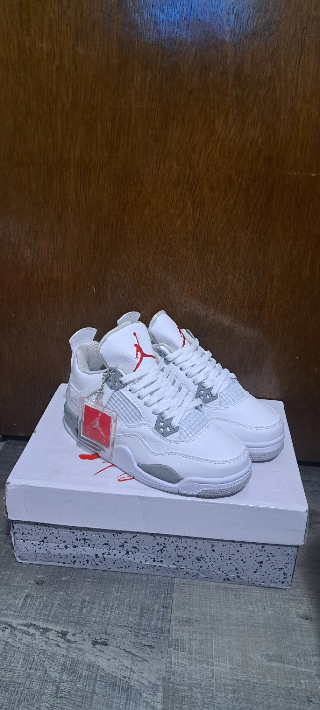 Air Jordan 4 Retro White oreo