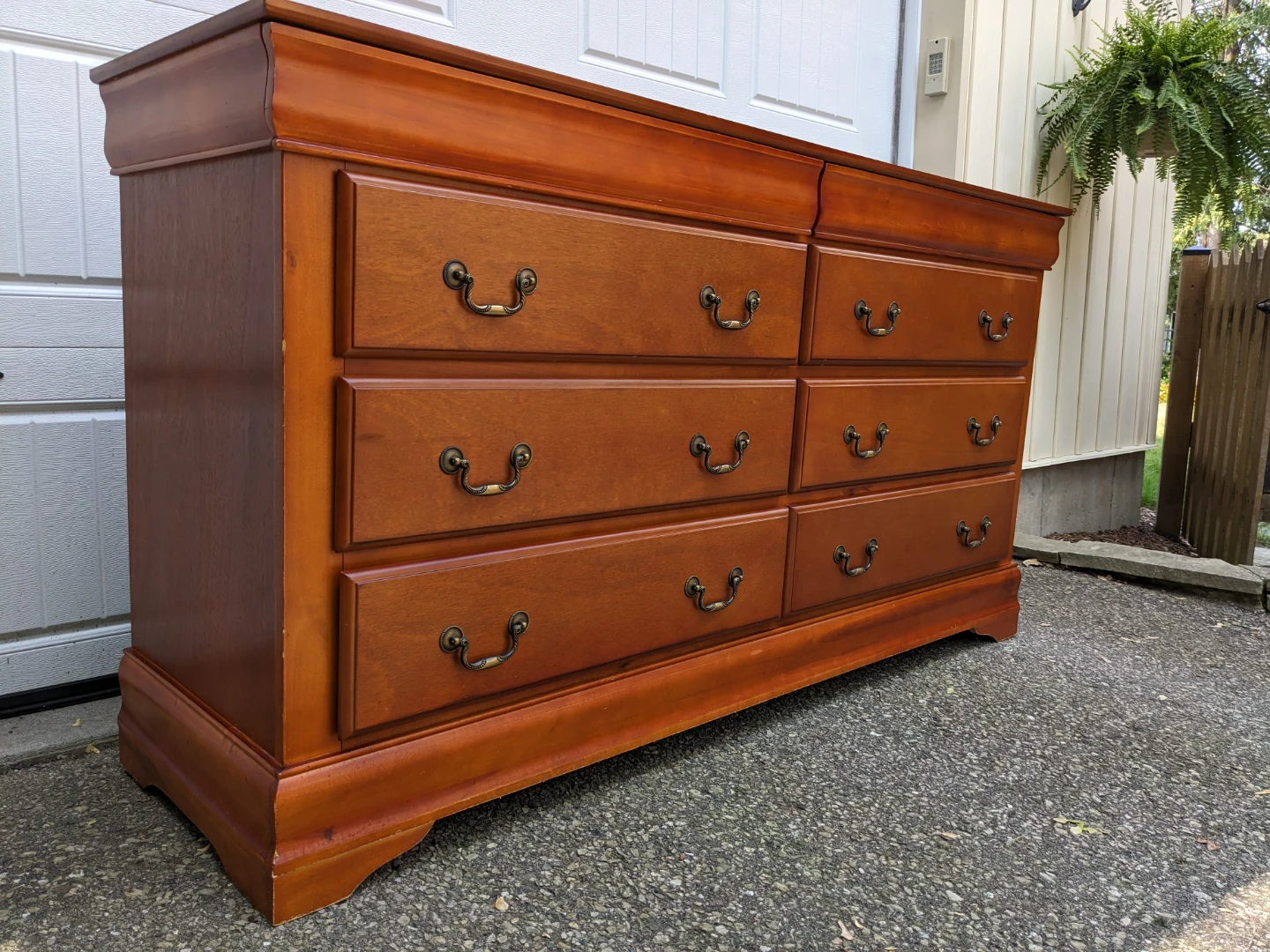 8 Drawer Dresser in Solid Wood - photo 2