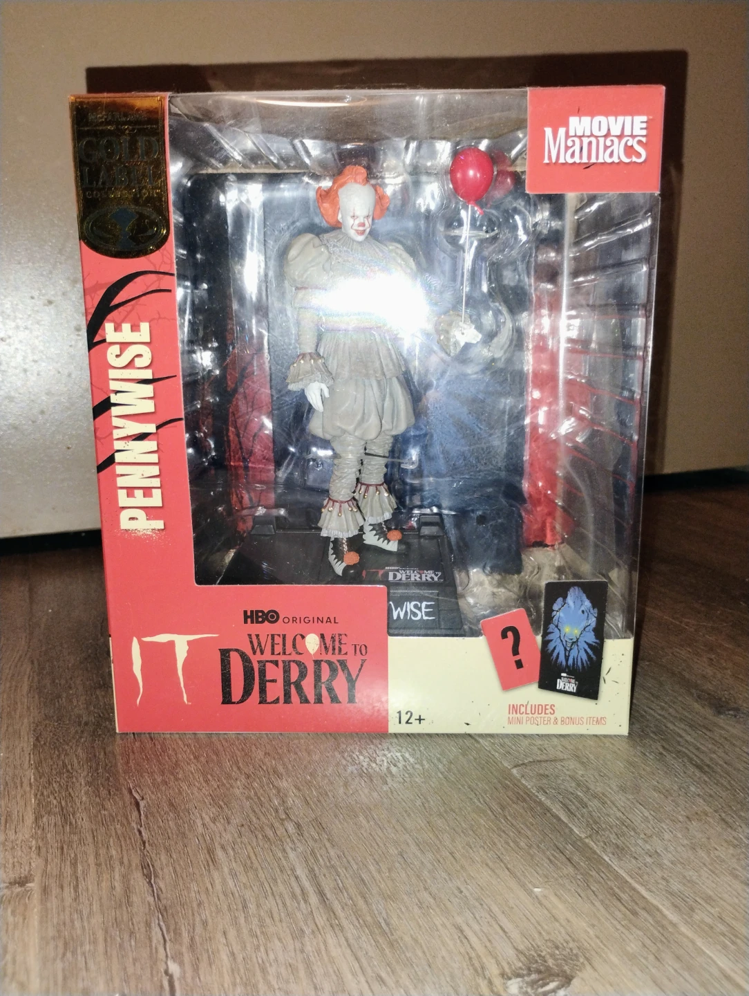 Movie Maniacs Pennywise Figure - Welcome to Derry