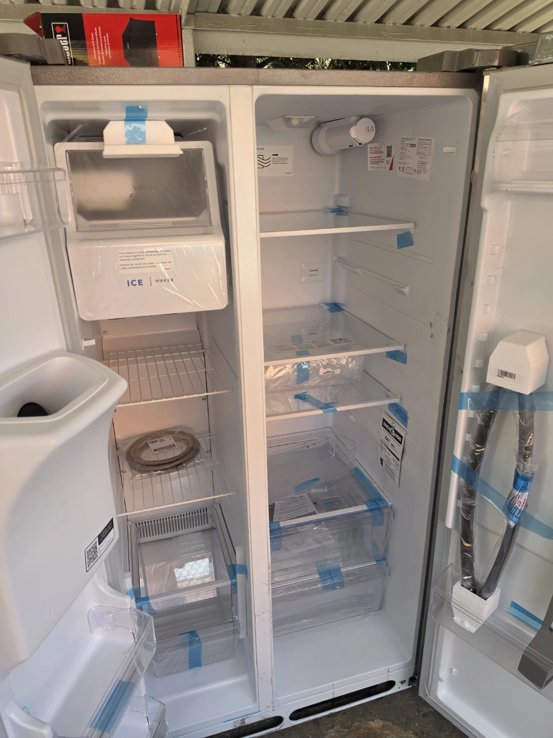 Frigidaire 36in Stainless Steel Side by Side Refrigerator - photo 4