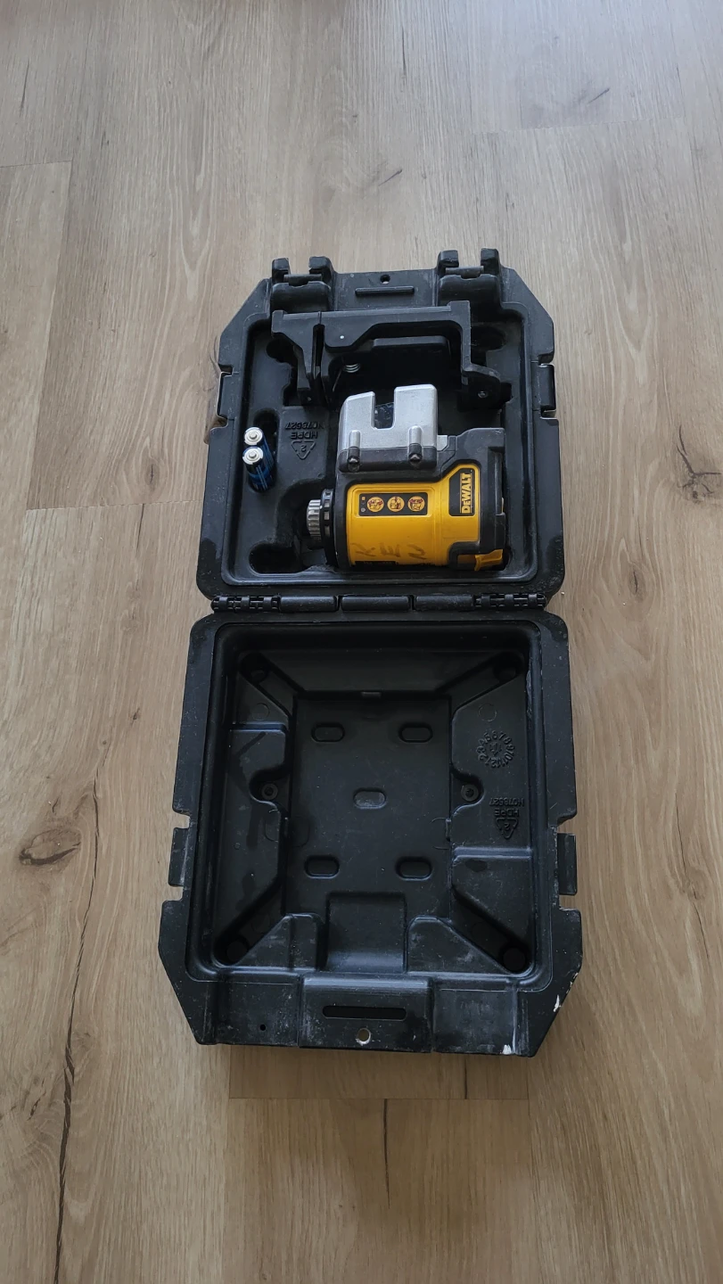 DeWalt Laser Level with Case - photo 2