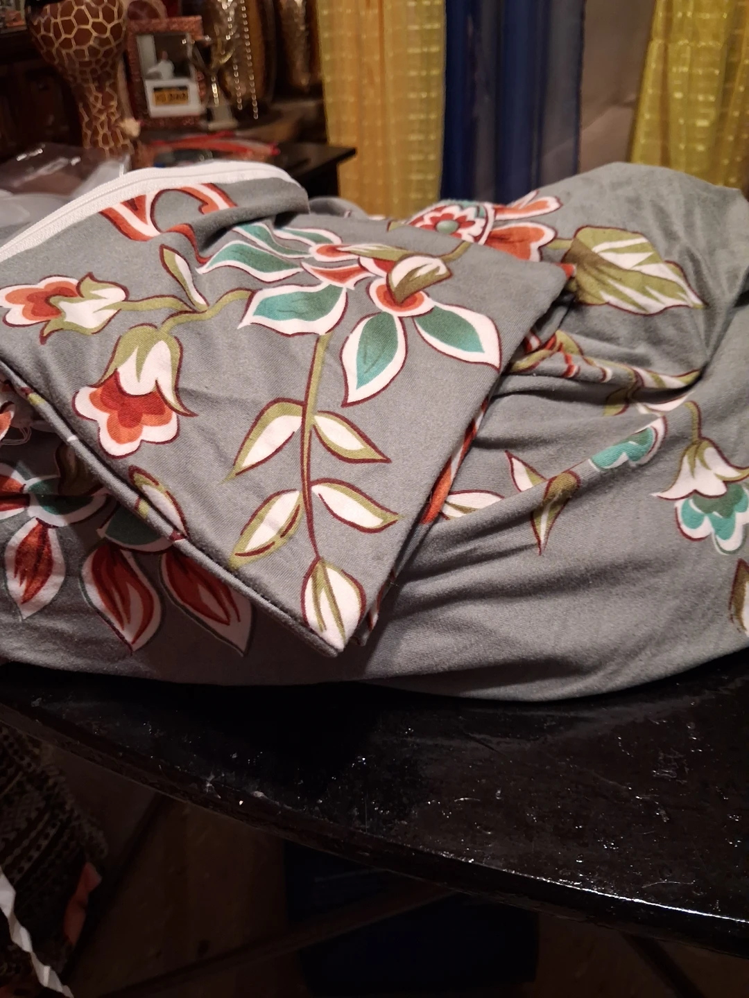 4 SEATER SOFA COVER AND PILLOW THROW