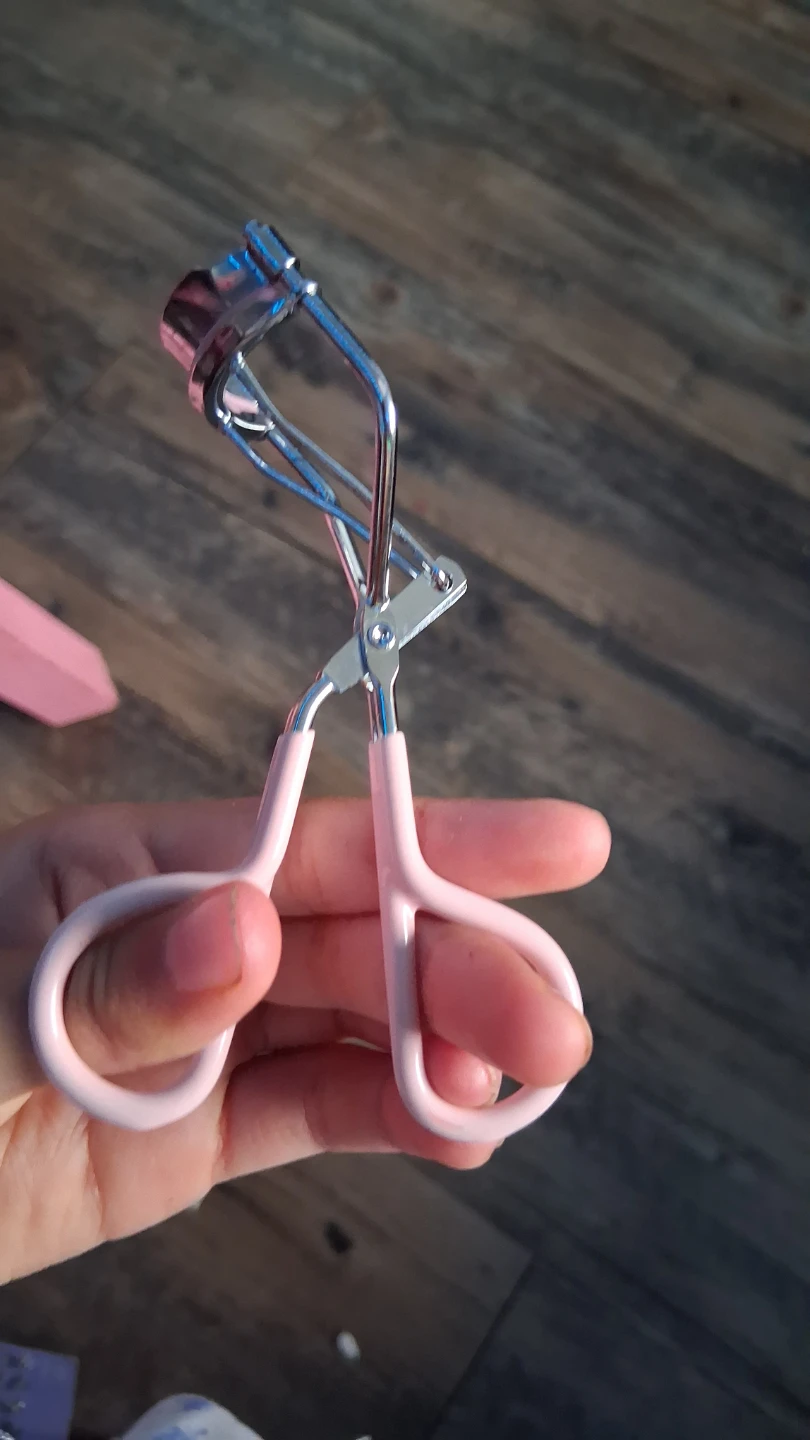 Pink Eyelash Curler - photo 3