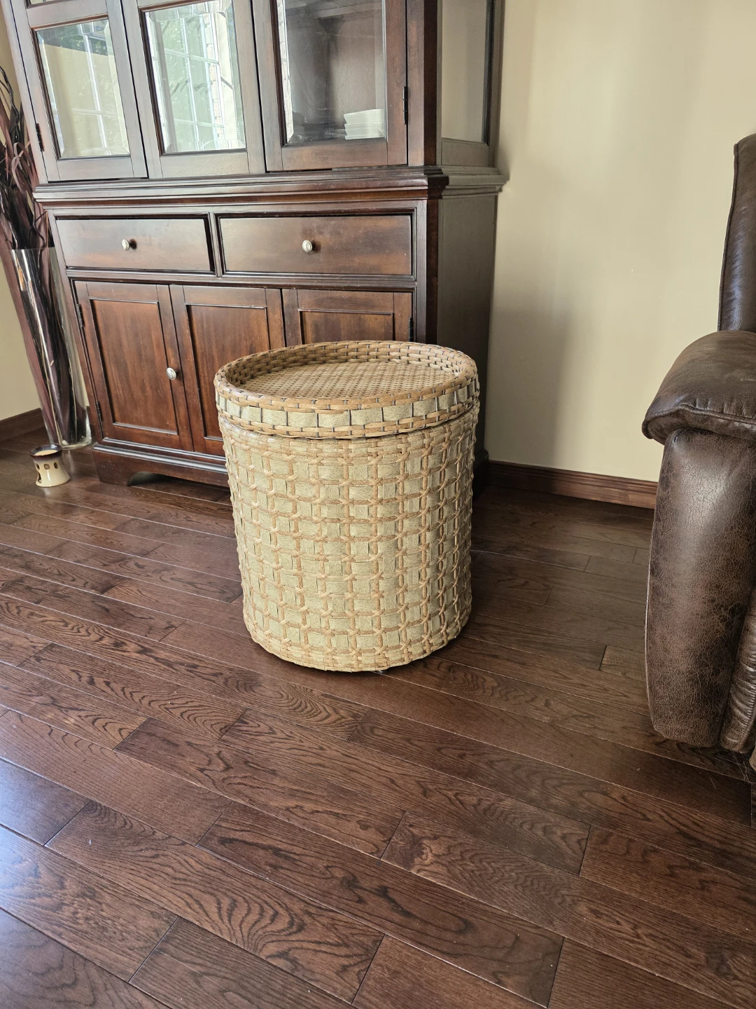 Large Woven Lidded Storage Hamper / Laundry Basket