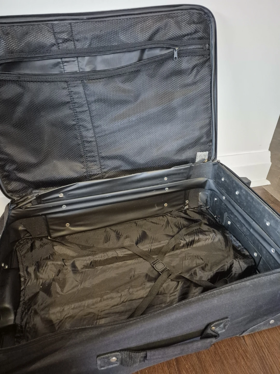 Check In Luggage/Suitcase - photo 3