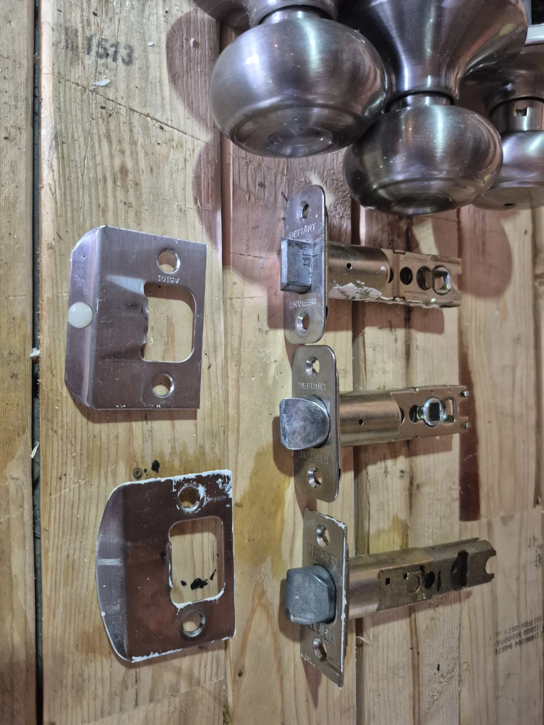 Defiant Door Knobs and Latches - photo 3