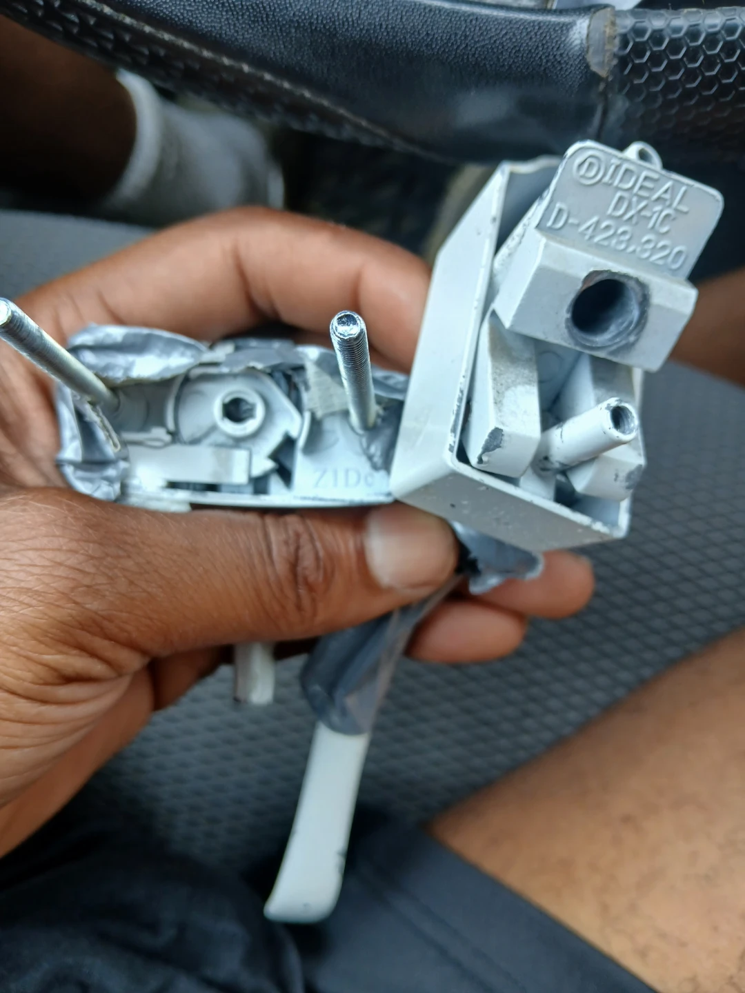 Door Handle (Outside) - photo 2