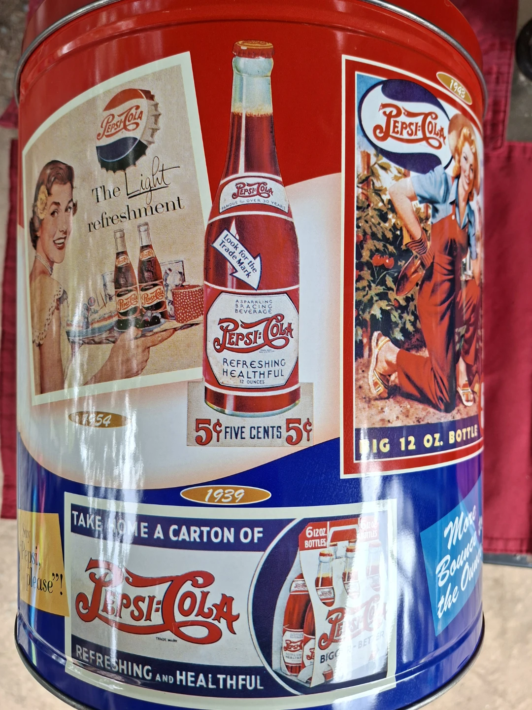 Pepsi-Cola Tin with Popcorn Assortment - photo 2