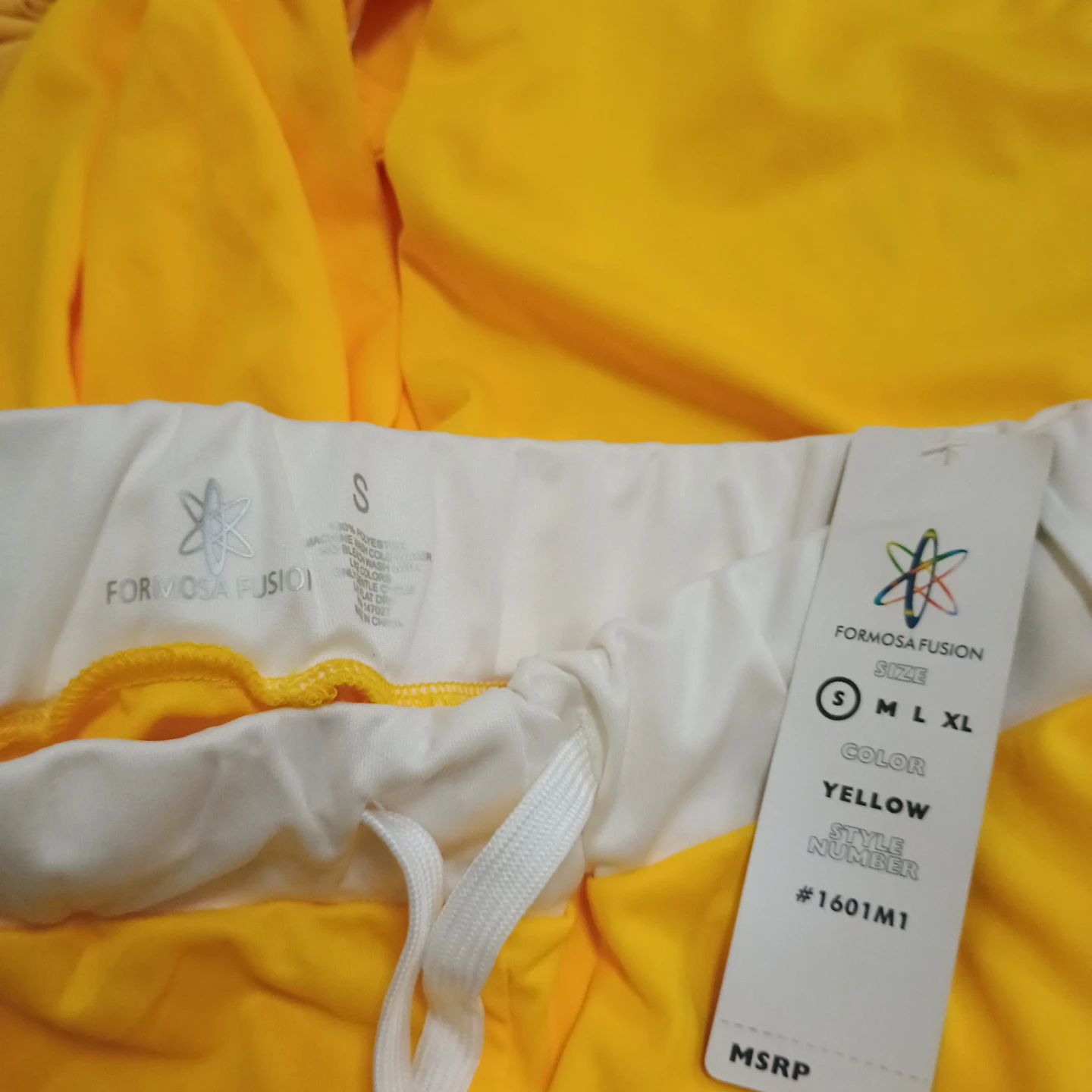 Yellow t-shirt and pants - photo 4