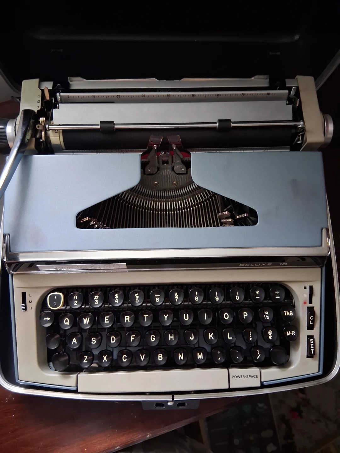 Light Blue Royal Viking Deluxe 10 Typewriter with Case - photo 3