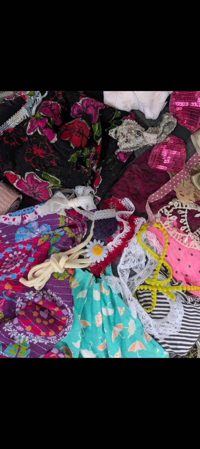 Bundle of Crafting Fabric Scraps & Trim - photo 2