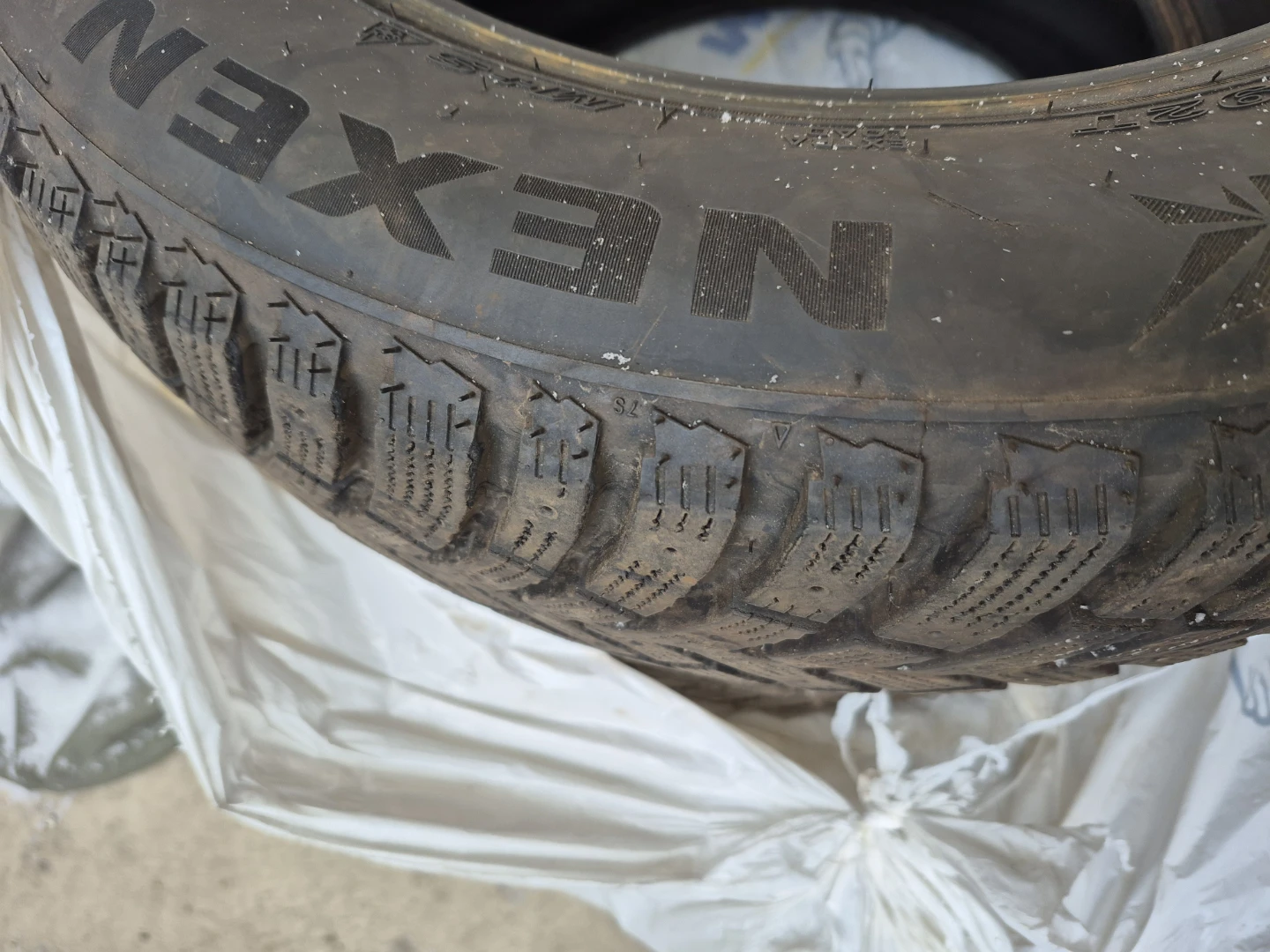 4 Nexen winter tires Size 185/65R15