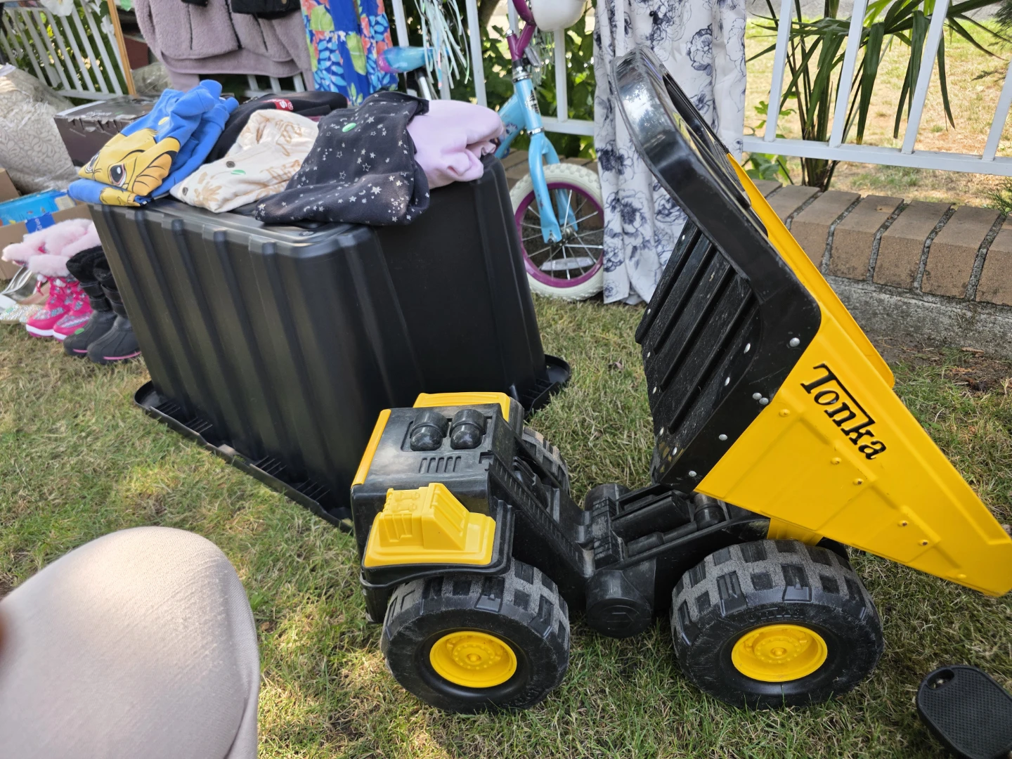 Tonka Toy Dump Truck - photo 2