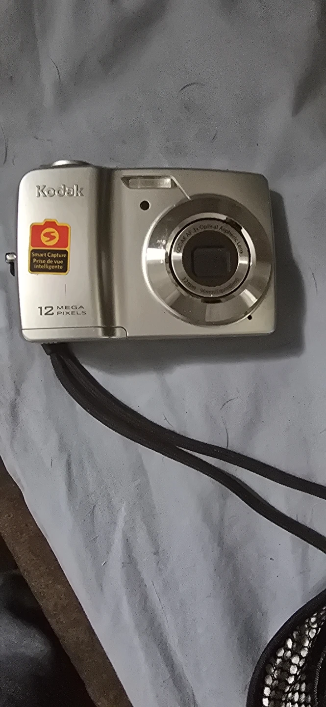 Kodak 12 MP Digital Camera with 4x Optical Zoom
