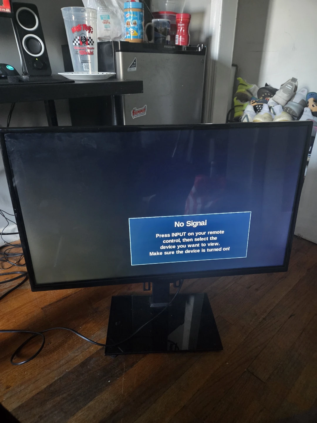 INSIGNIA 32inch TV - photo 3