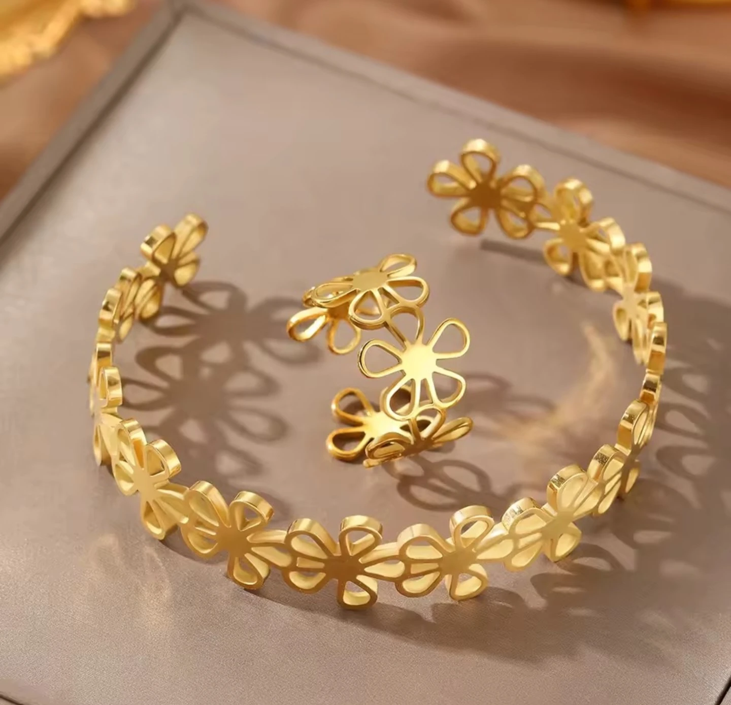Gold Flower Bracelet and Ring Set - photo 2