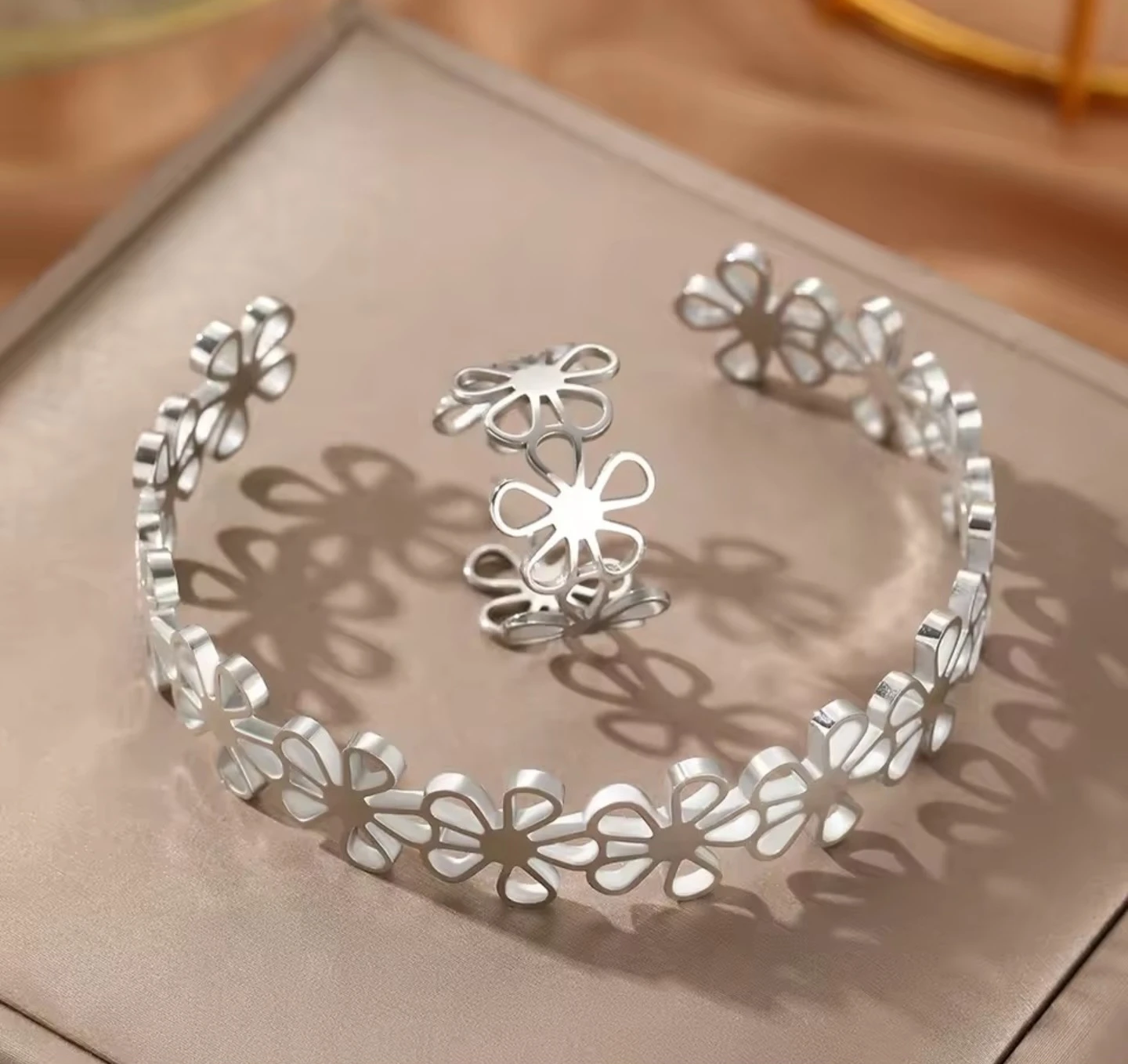 Gold Flower Bracelet and Ring Set - photo 3