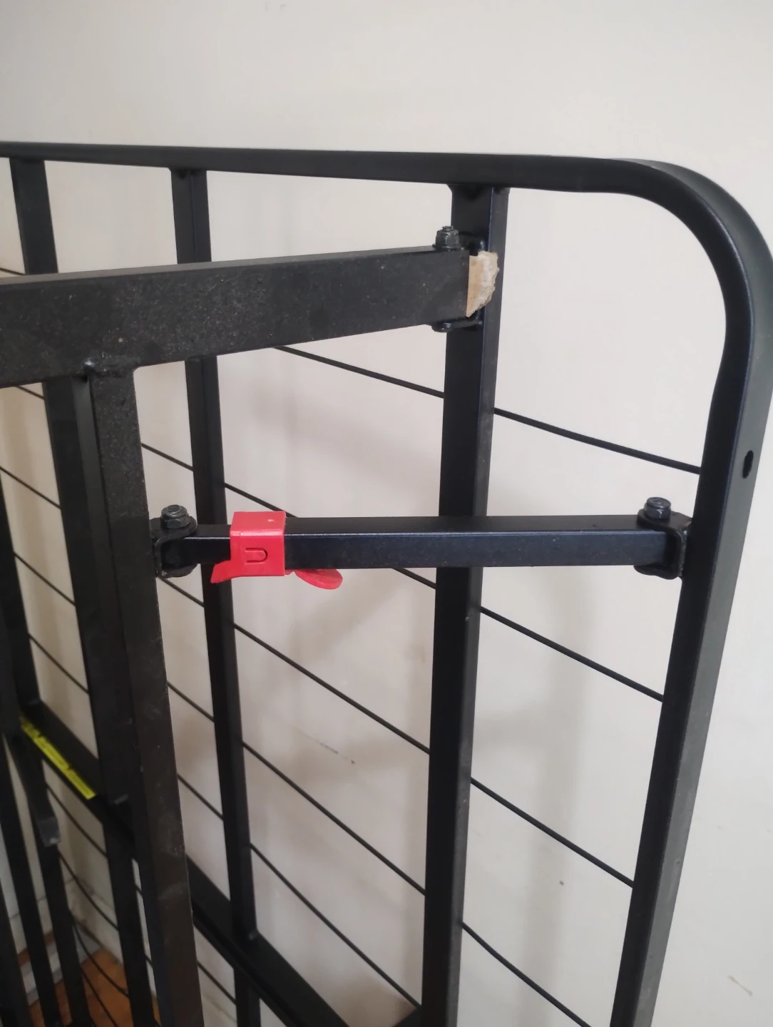 Amazon Basics Double/Full Size Metal Folding Bed Frame – 110 OBO - photo 4