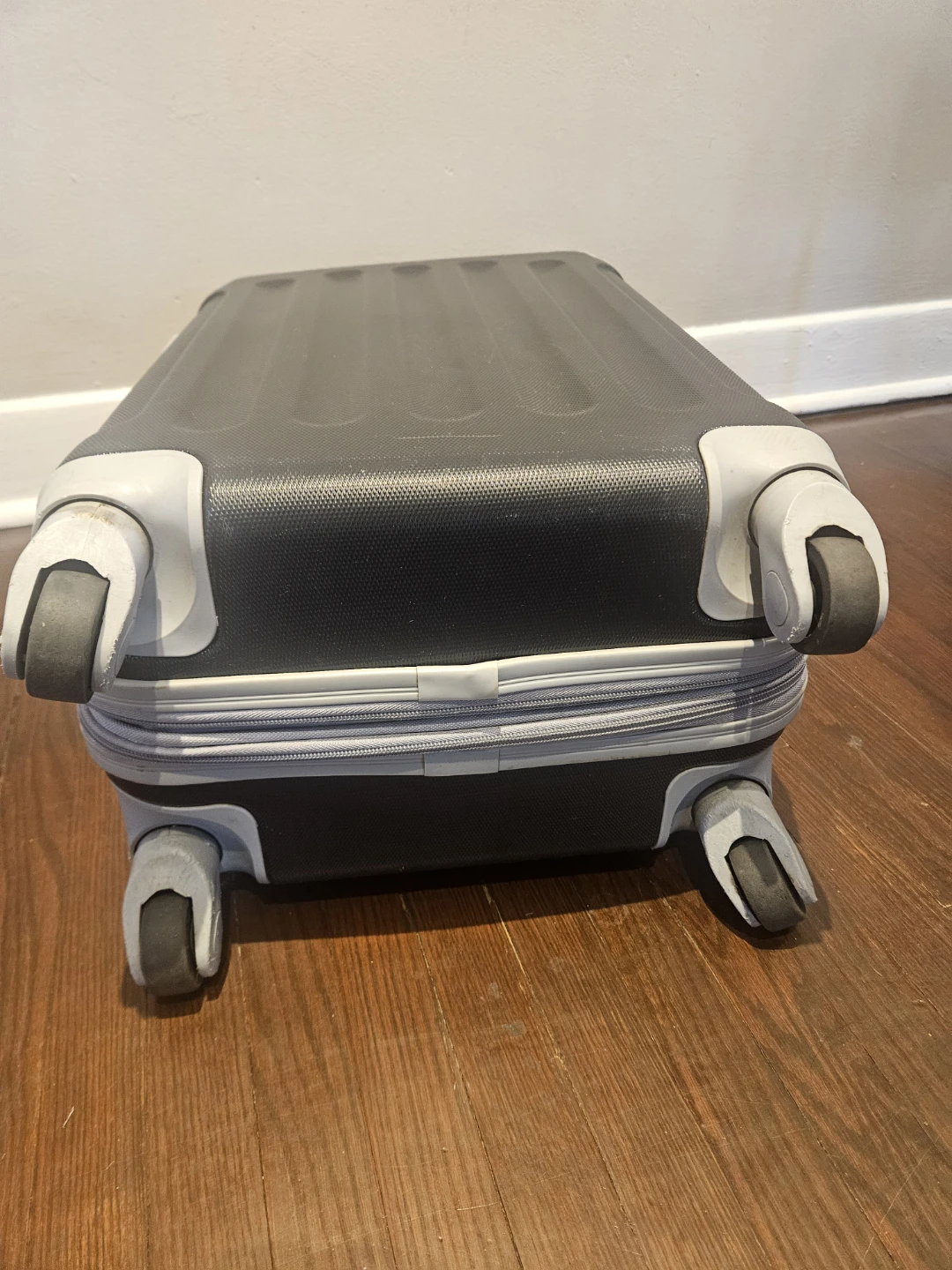 Carry-on luggage - photo 2