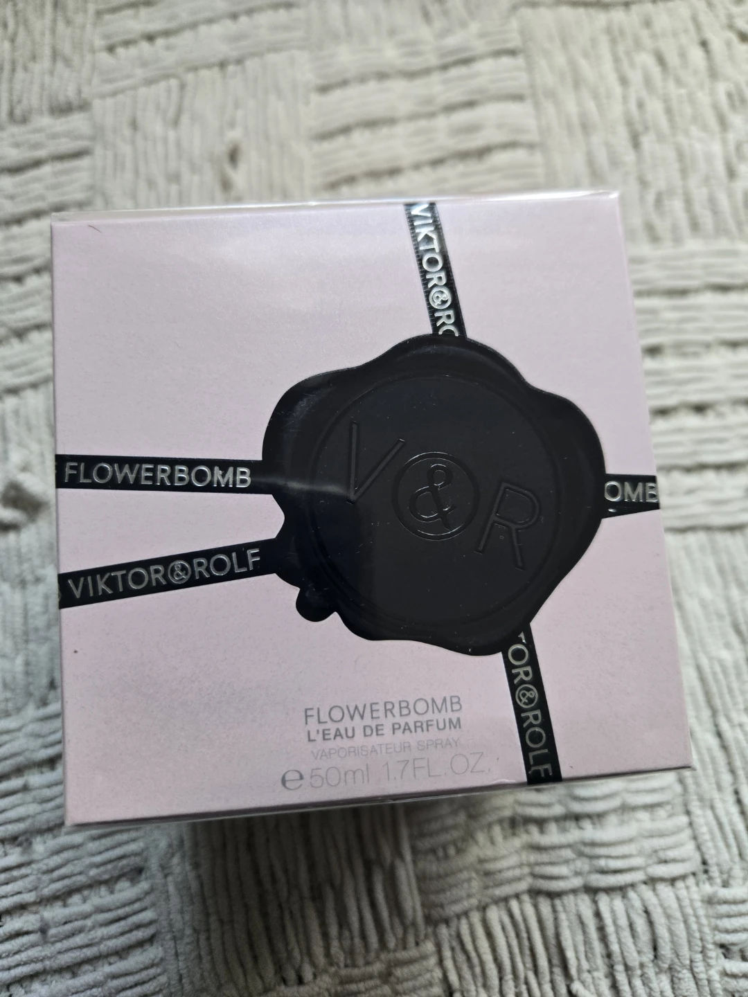Viktor & Rolf Flowerbomb Eau de Parfum Spray 1.7 oz