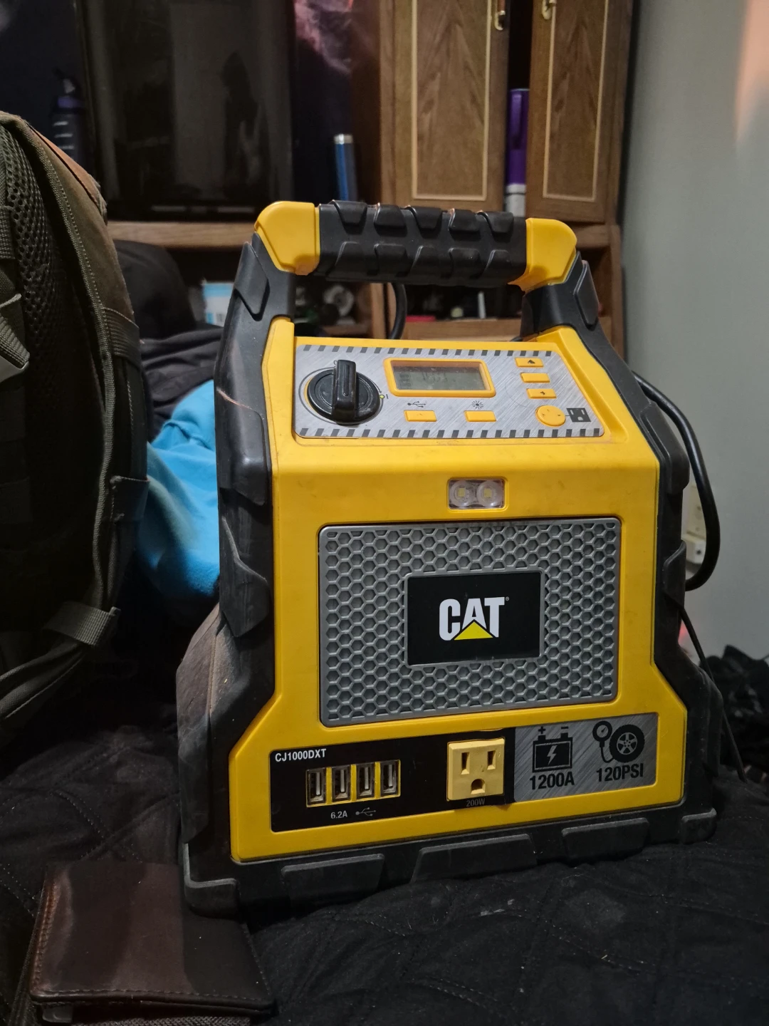 CAT CJ1000Dxt Jump Starter Power Station