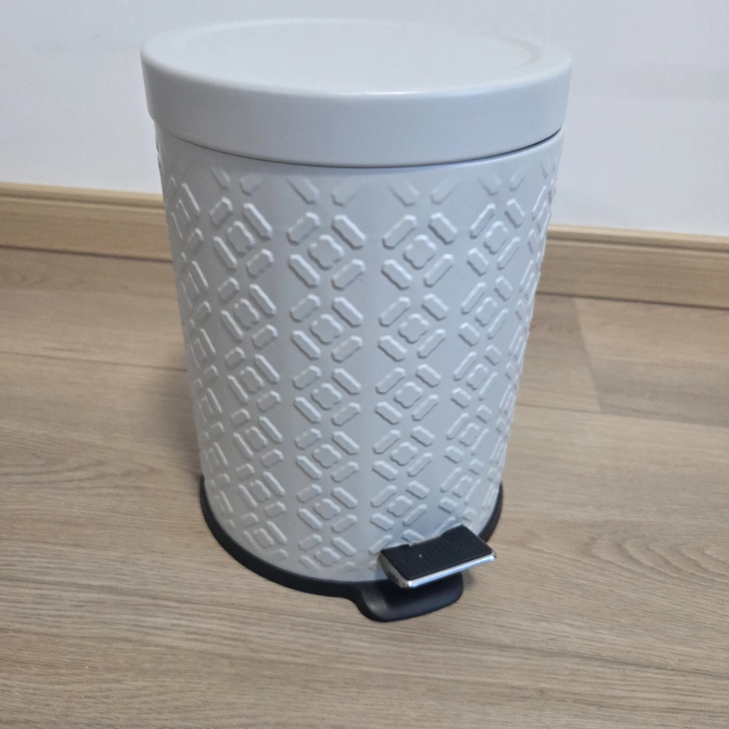 Grey Pedal Trash Can with Inner Bin