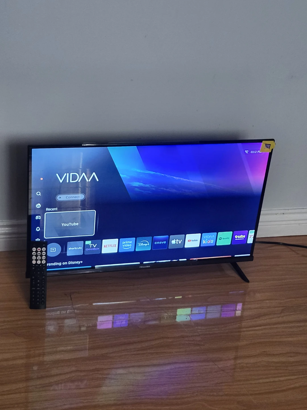 Hisense Smart TV with Remote 32" - photo 2
