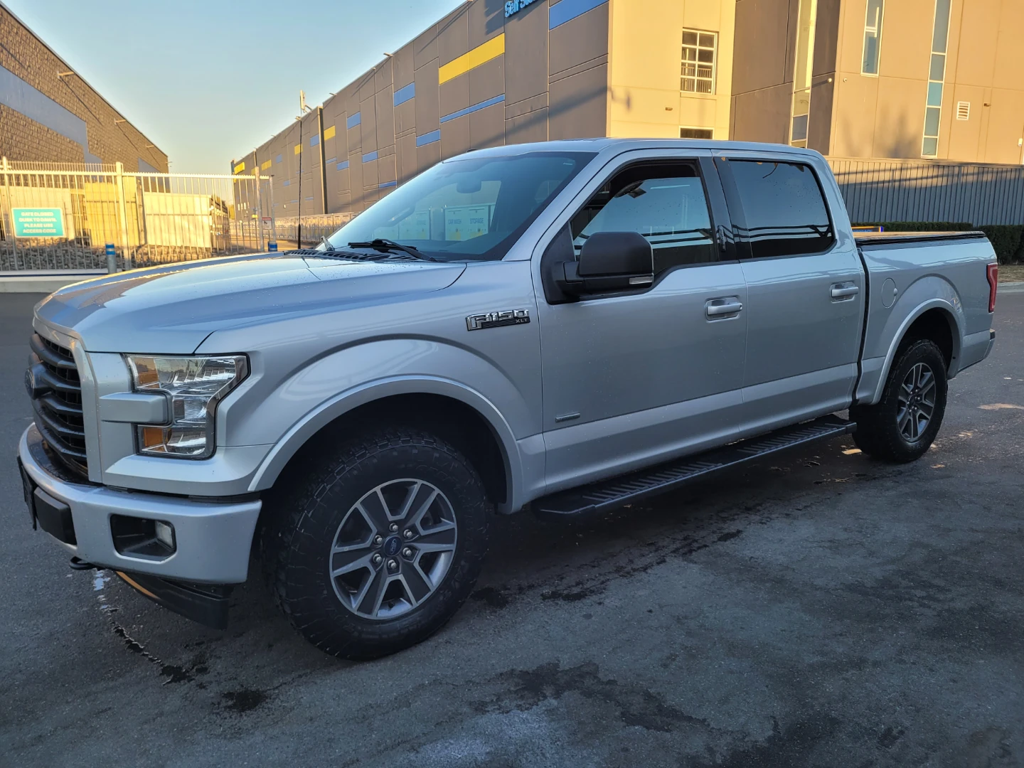 2017 Ford F-150 XLT SuperCrew - photo 2