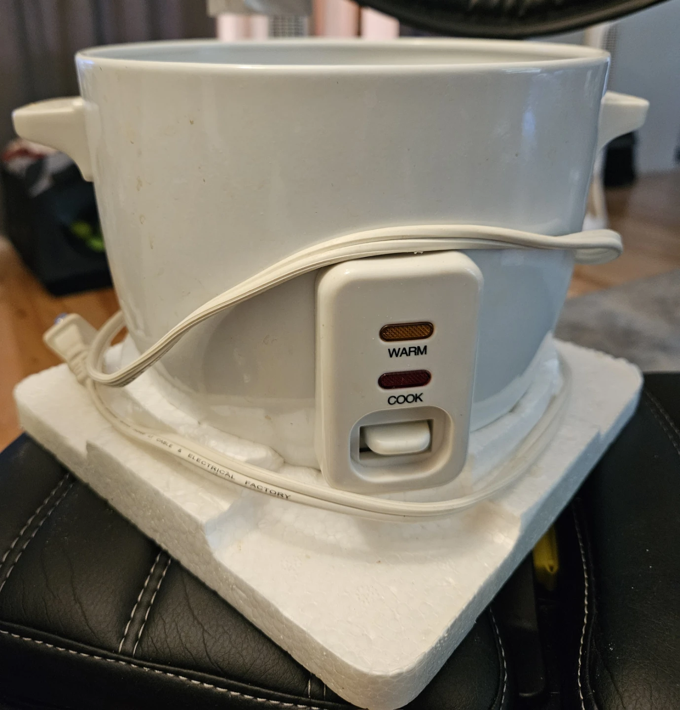 White 5-Cup Rice Cooker with Glass Lid - photo 2