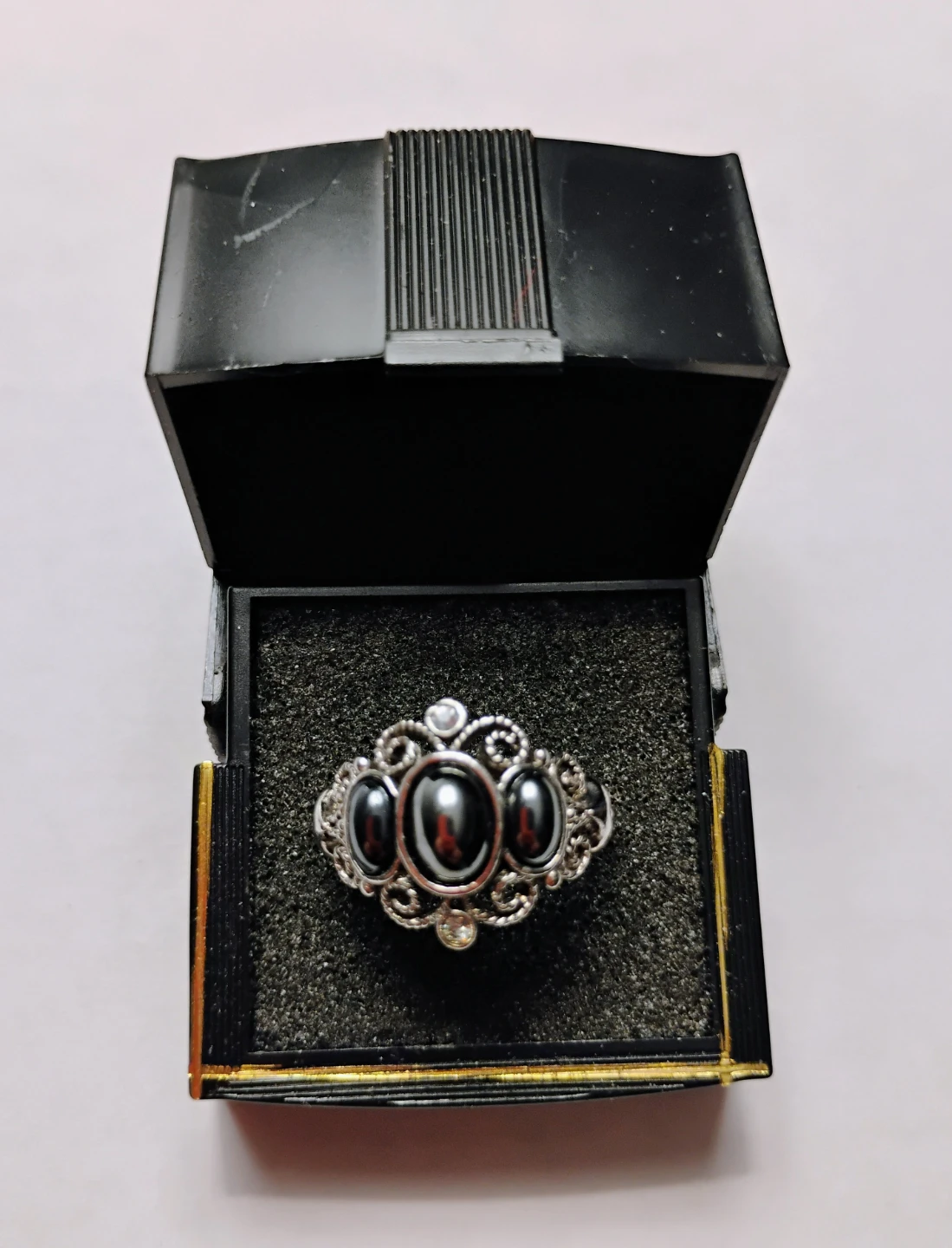 AVON VINTAGE RING (HEMATITE-LIKE CABOCHON SILVER-TONE FILIGREE)