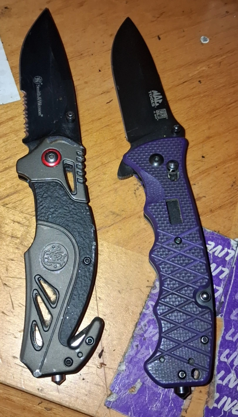 Smith & Wesson and Mac Tools Folding Knives - photo 3