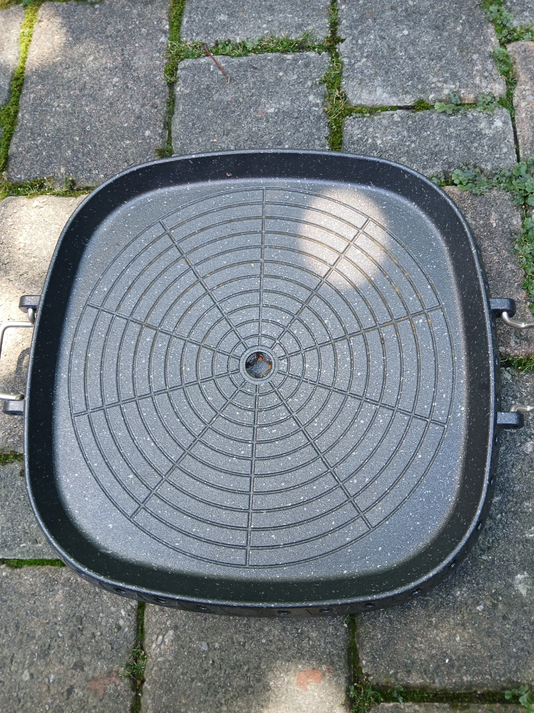 Non-stick indoor/outdoor grill pan