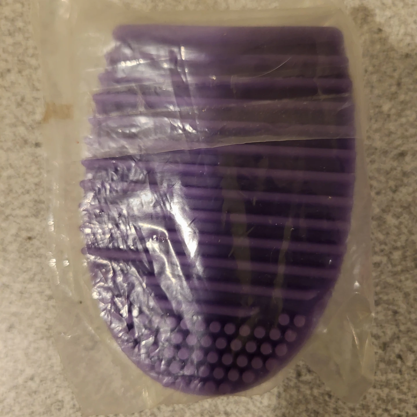 Avon Silicone Makeup Brush Cleaner - photo 2