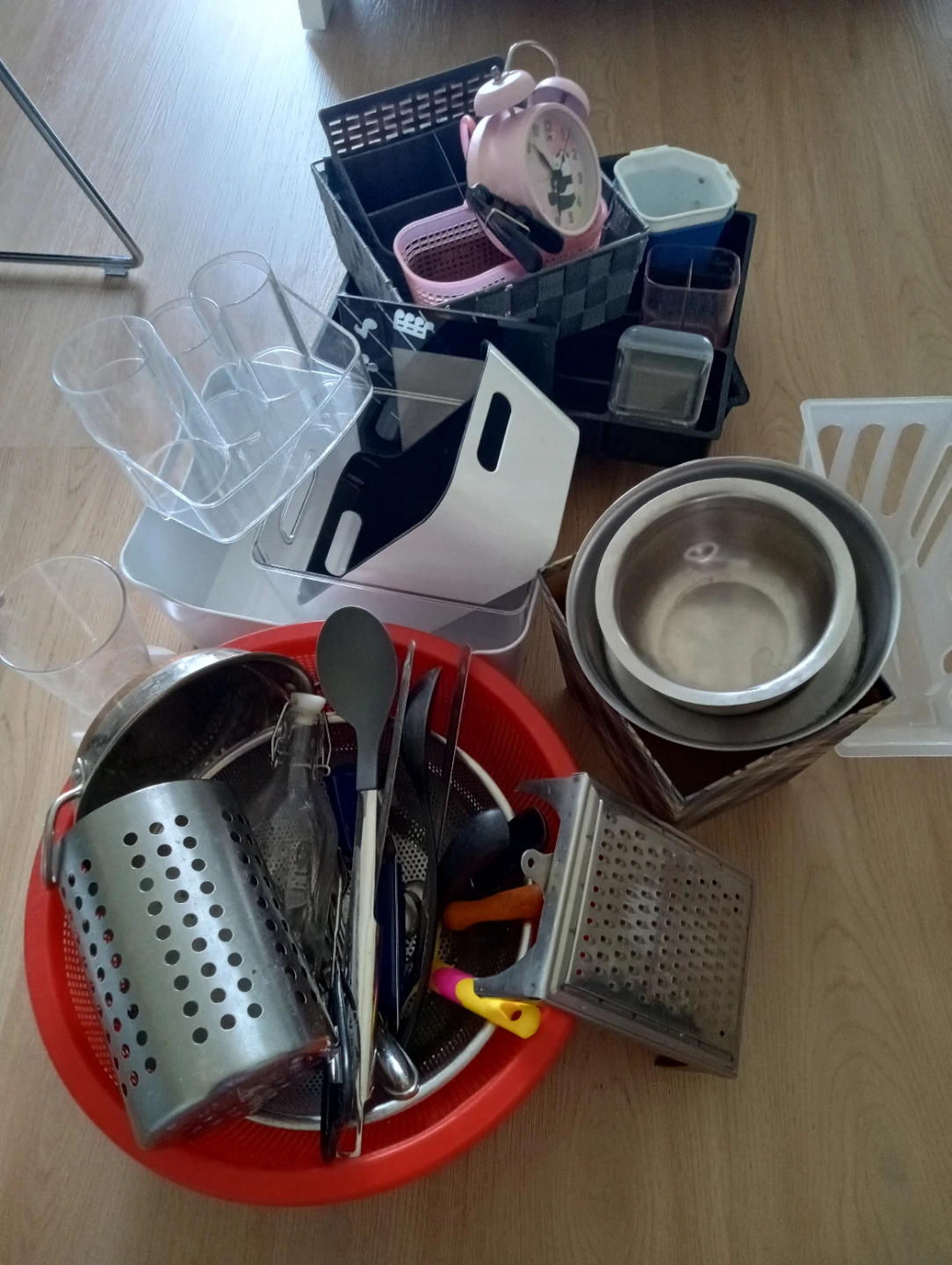 Kitchenware and Organization Lot $30. - photo 2