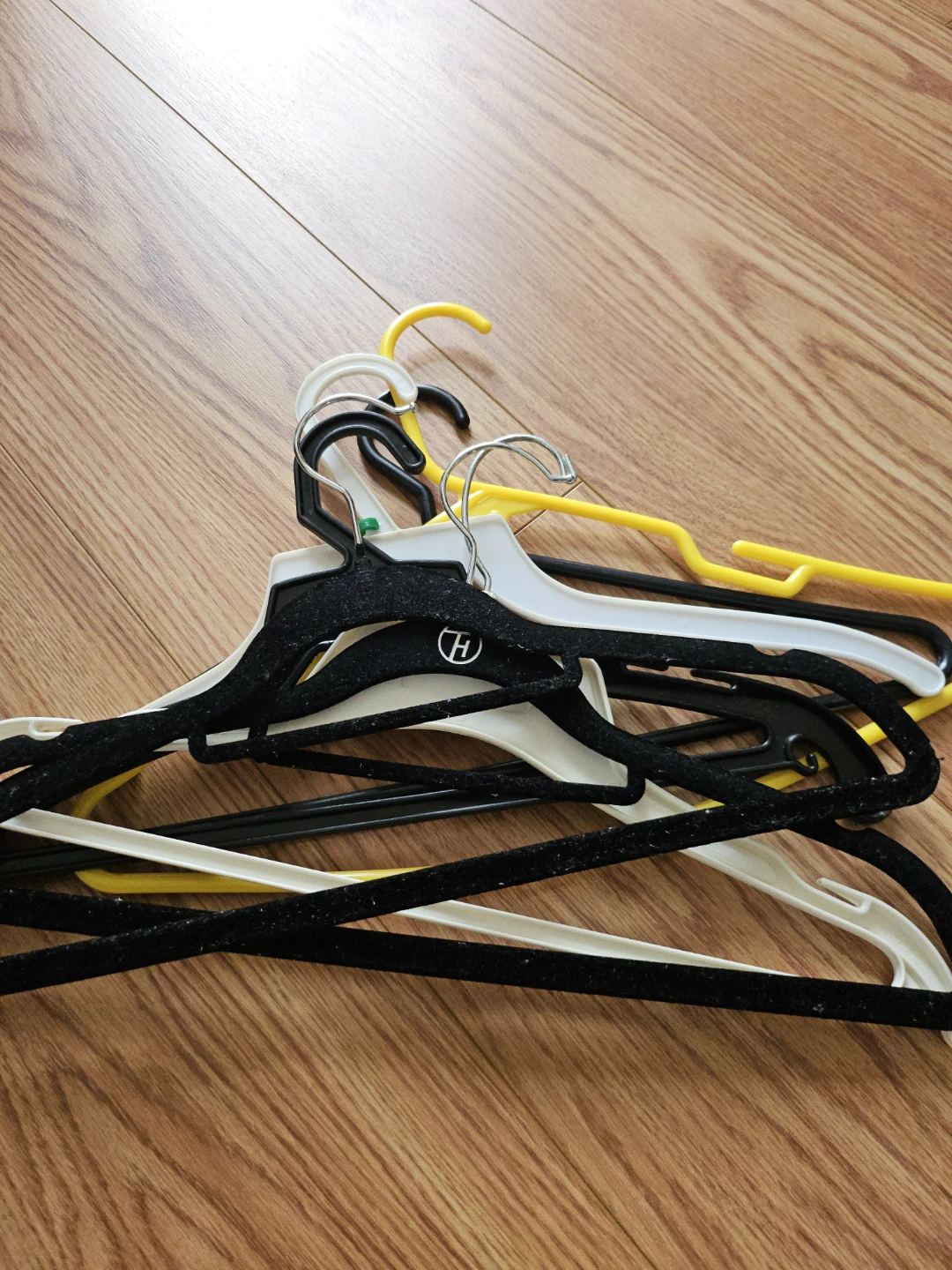 Assorted Clothes Hangers (47 hangers) - photo 3