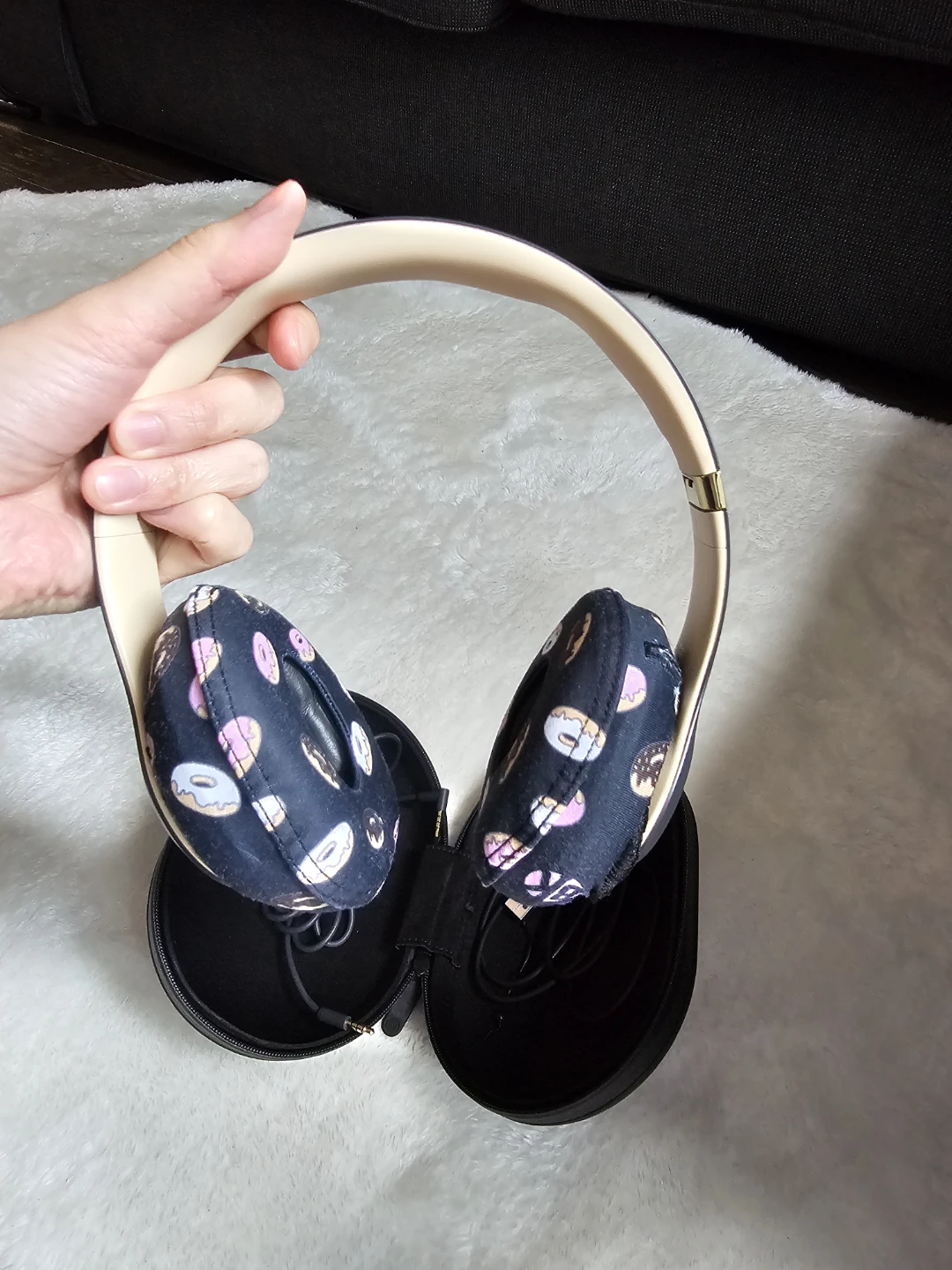 Beats Studio3 Headphones with Custom Donut Ear Pads and Case - photo 2