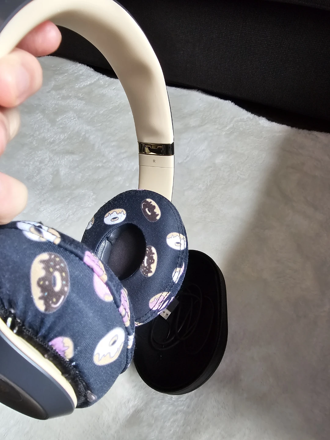 Beats Studio3 Headphones with Custom Donut Ear Pads and Case - photo 3